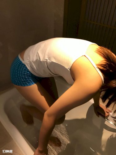 老婆把她闺蜜送我当生日礼物